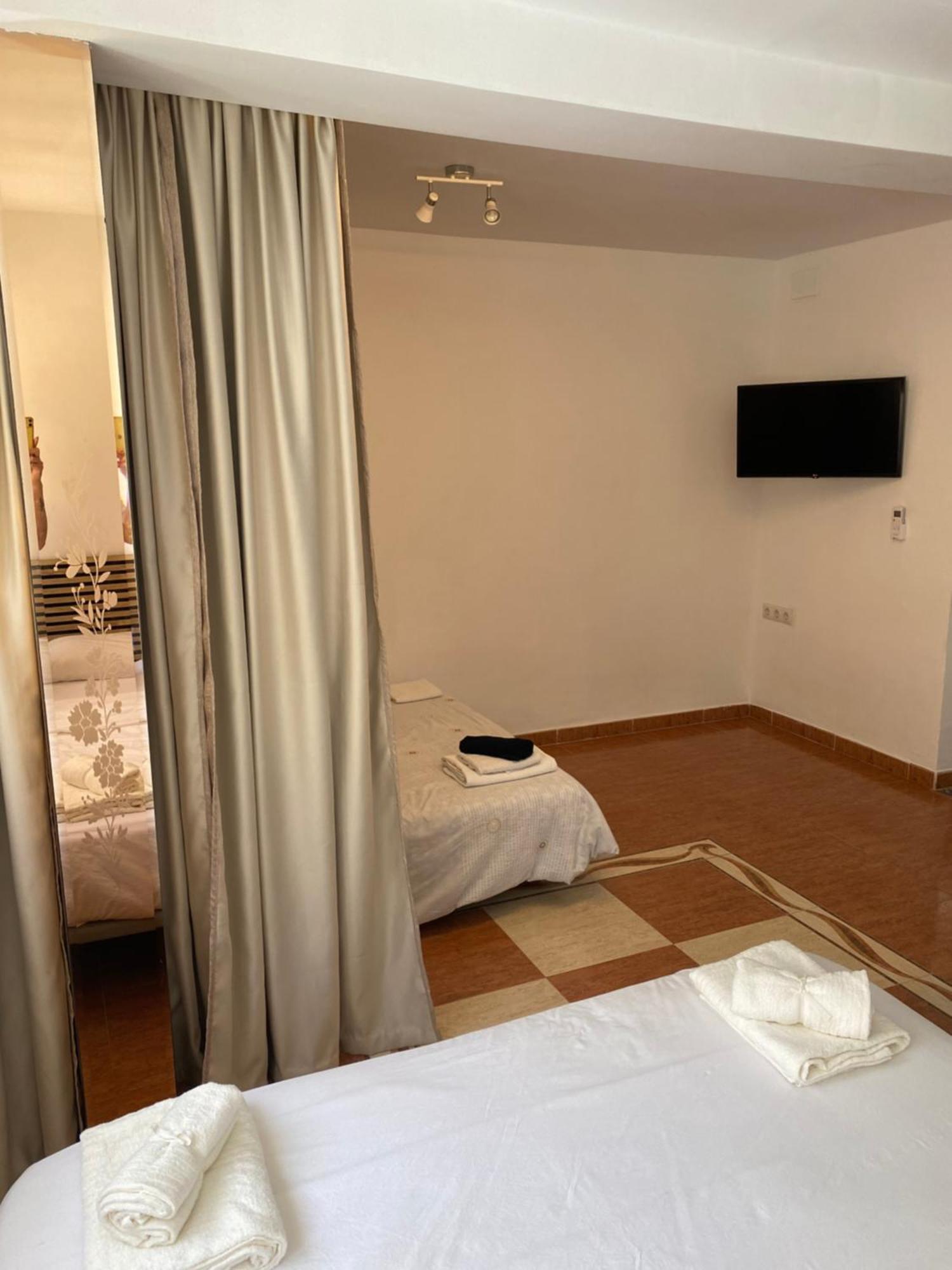 Habitaciones Con Bano Y Cocina Privada Valenza Esterno foto