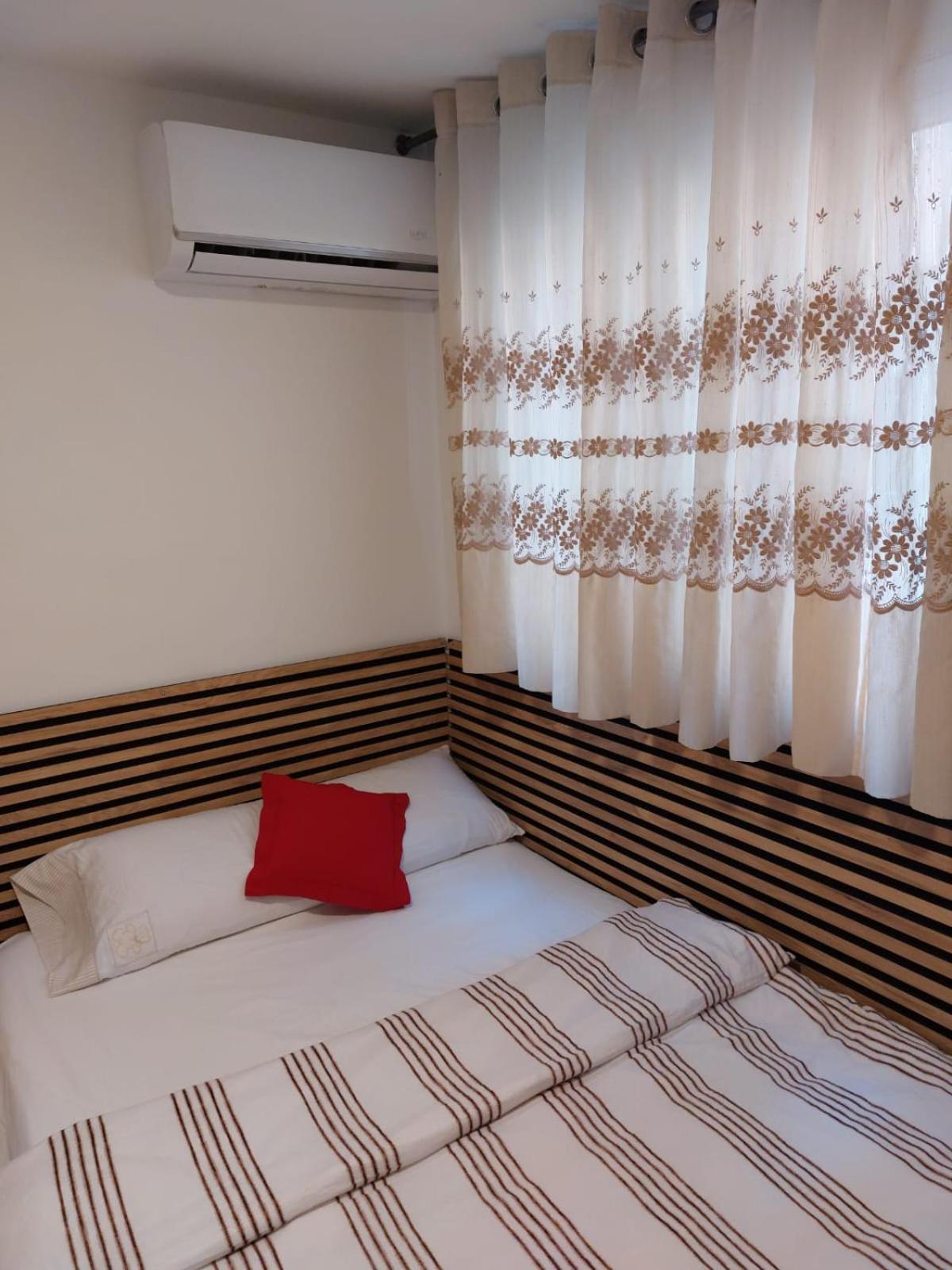 Habitaciones Con Bano Y Cocina Privada Valenza Esterno foto