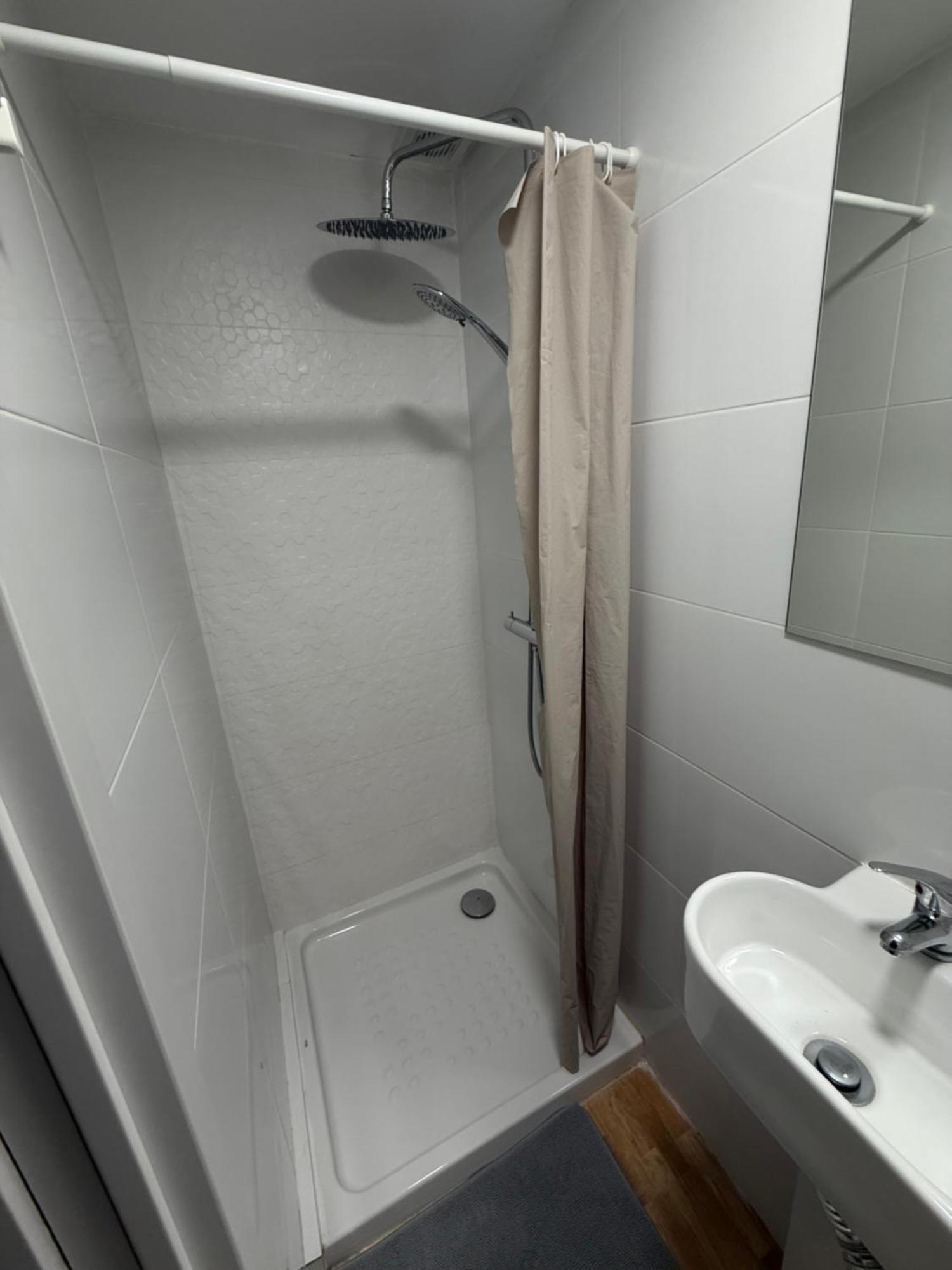 Habitaciones Con Bano Y Cocina Privada Valenza Esterno foto