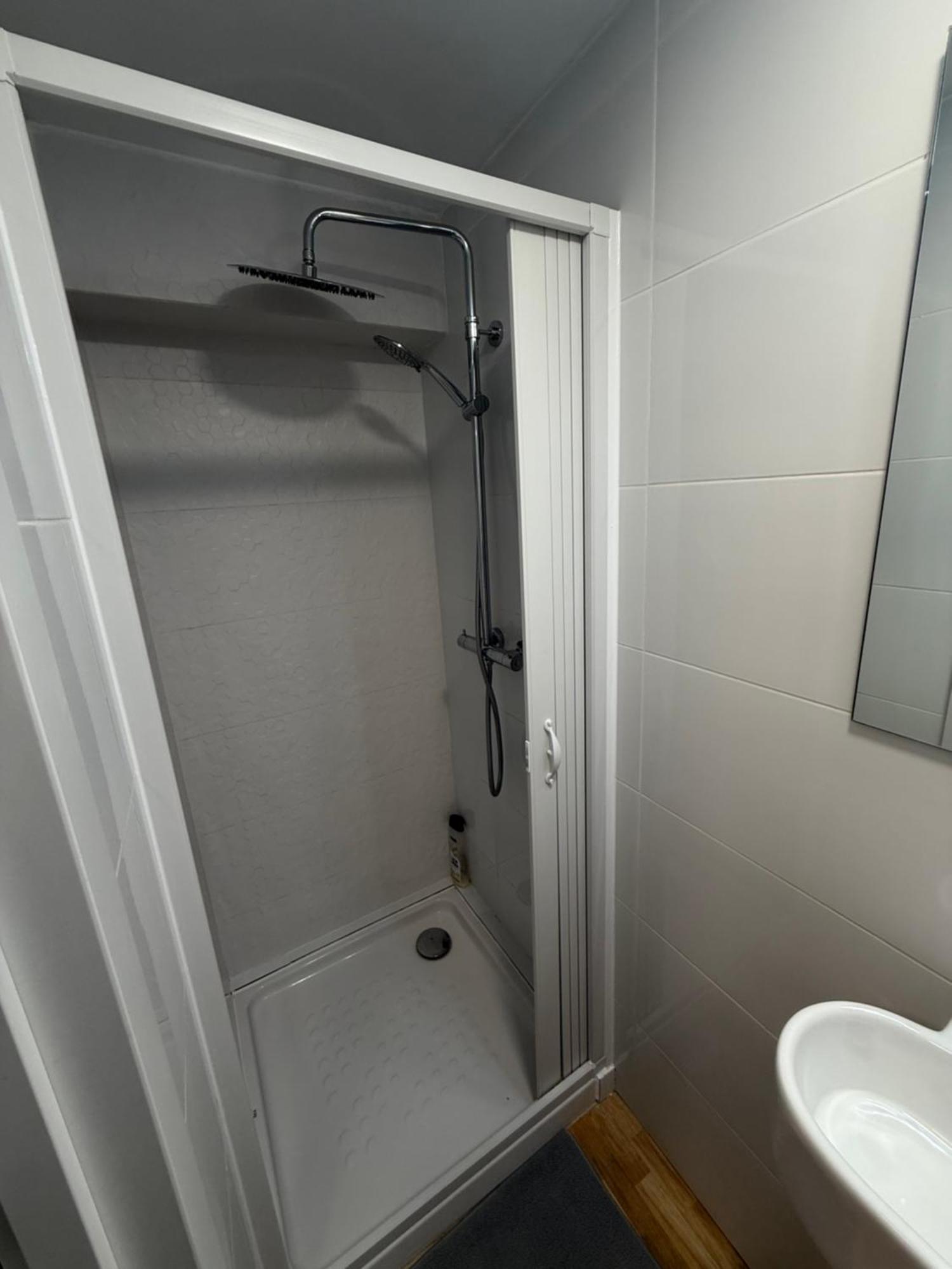 Habitaciones Con Bano Y Cocina Privada Valenza Esterno foto