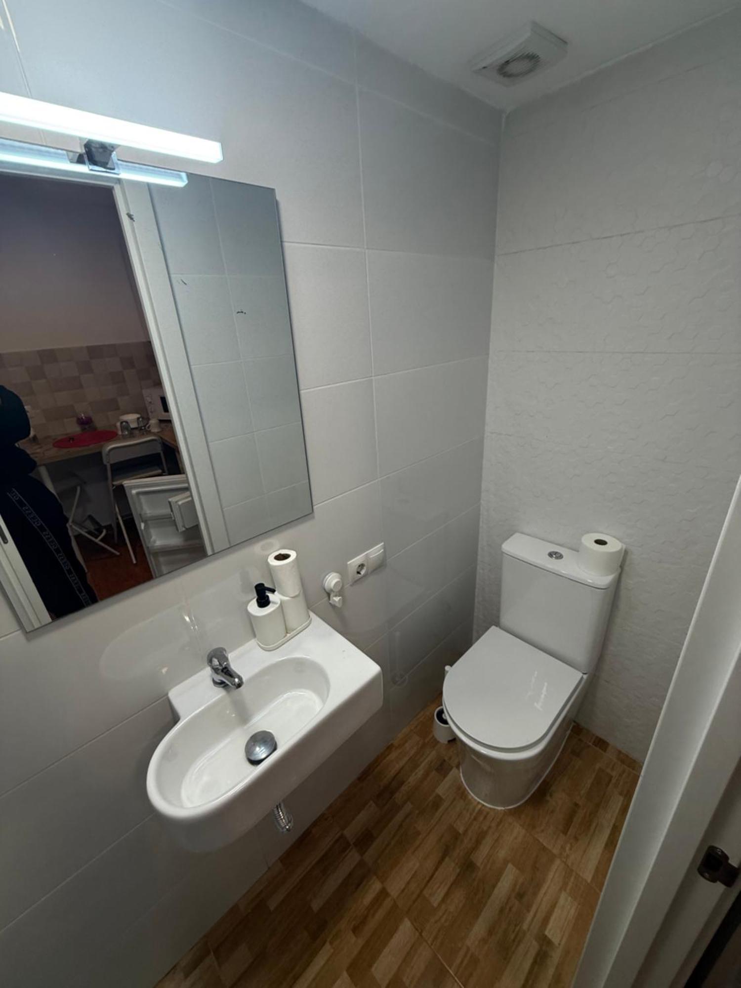 Habitaciones Con Bano Y Cocina Privada Valenza Esterno foto